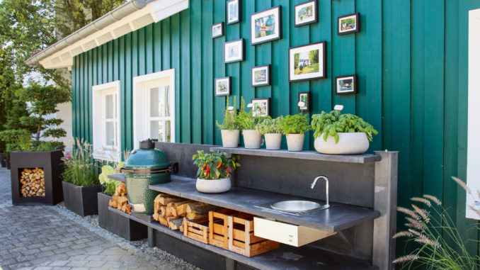 Egal ob im Garten oder auf der Dachterrasse – mit den Outdoor-Küchen von WWOO wird das Kochen zum Erlebnis. (Foto: epr/WWOO)