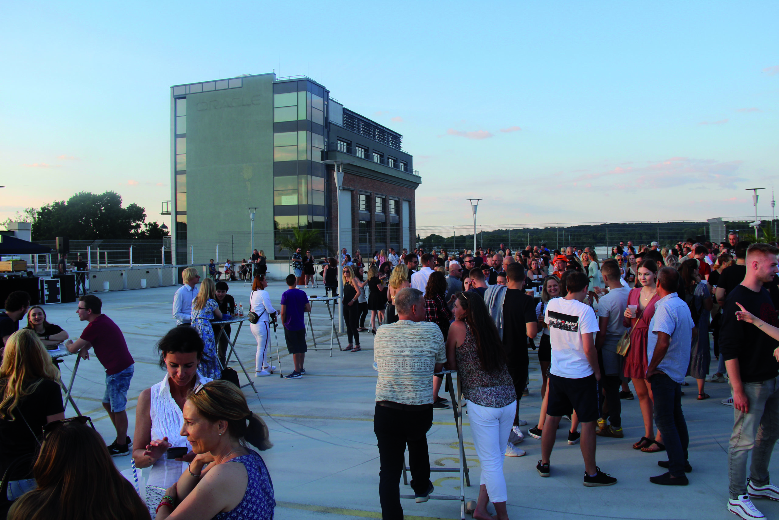 Zu Beginn der Rooftop-Party. Fotos: Annett Ullrich