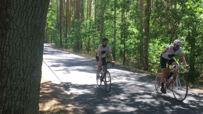 Auf dem schönsten Teilstück der Tour zwischen Neu-Zittau und Hartmannsdorf trifft man viele Gleichgesinnte, Foto: bek