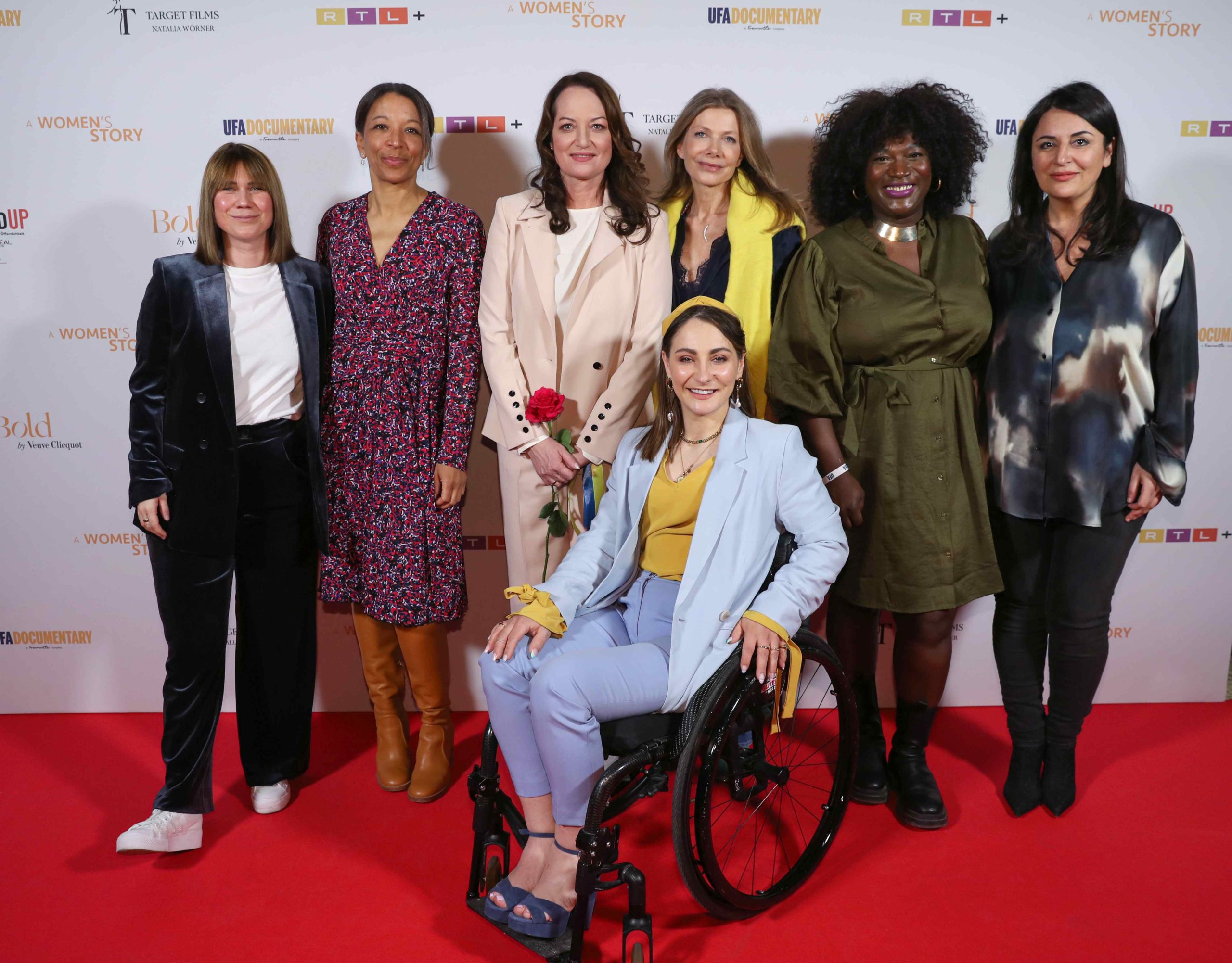 Louisa Dellert, Janina Kugel, Natalia Wörner, Ursula Karven, Kristina Vogel, Thelma Buabeng und Düzen Tekkal (v. l. n. r.), Fotos: Eventpress für ufa